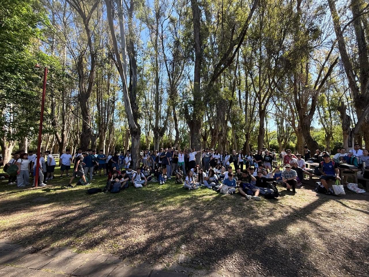 Grupo de estudiantes durante una excursión educativa