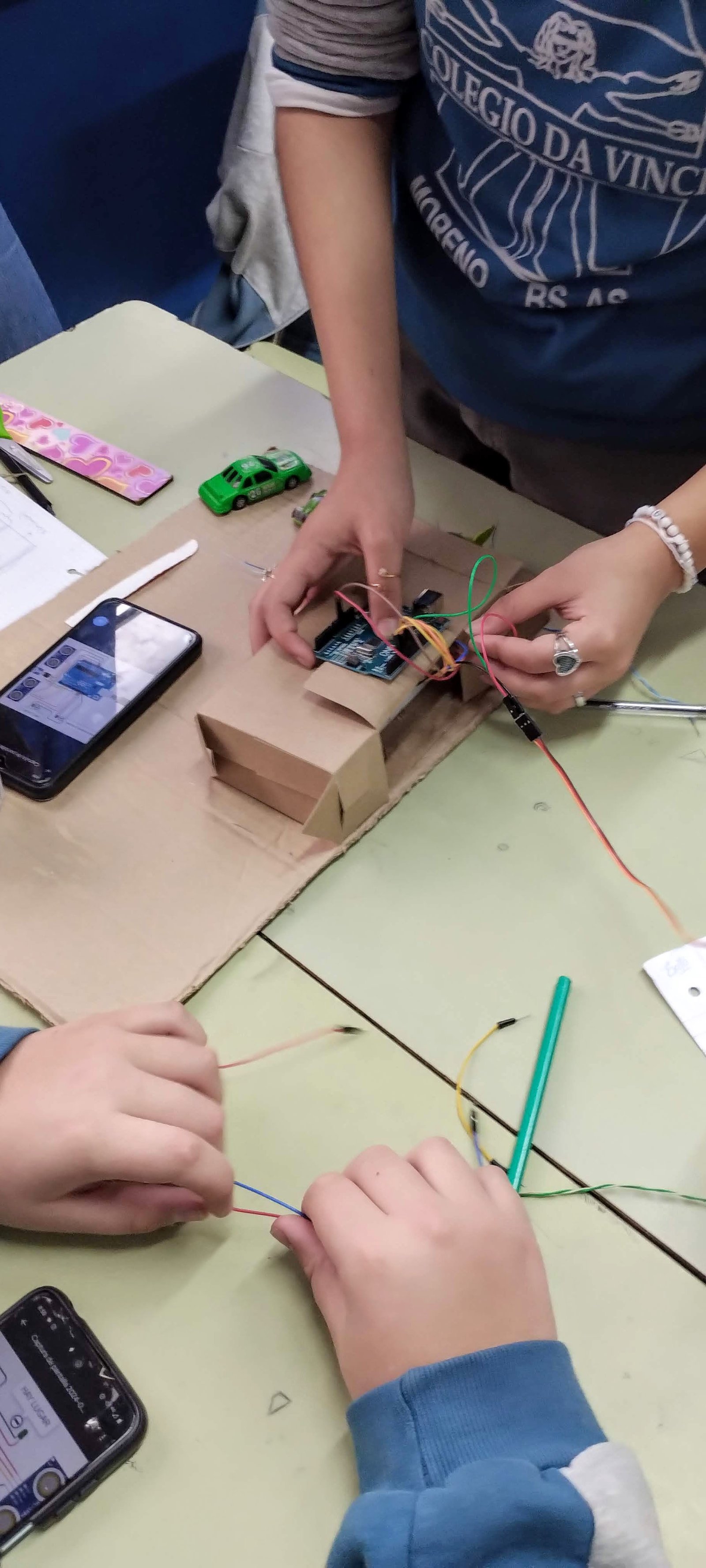 Actividad de robótica con estudiantes